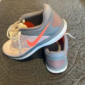 Womens 8.5 Nike 2016 Run